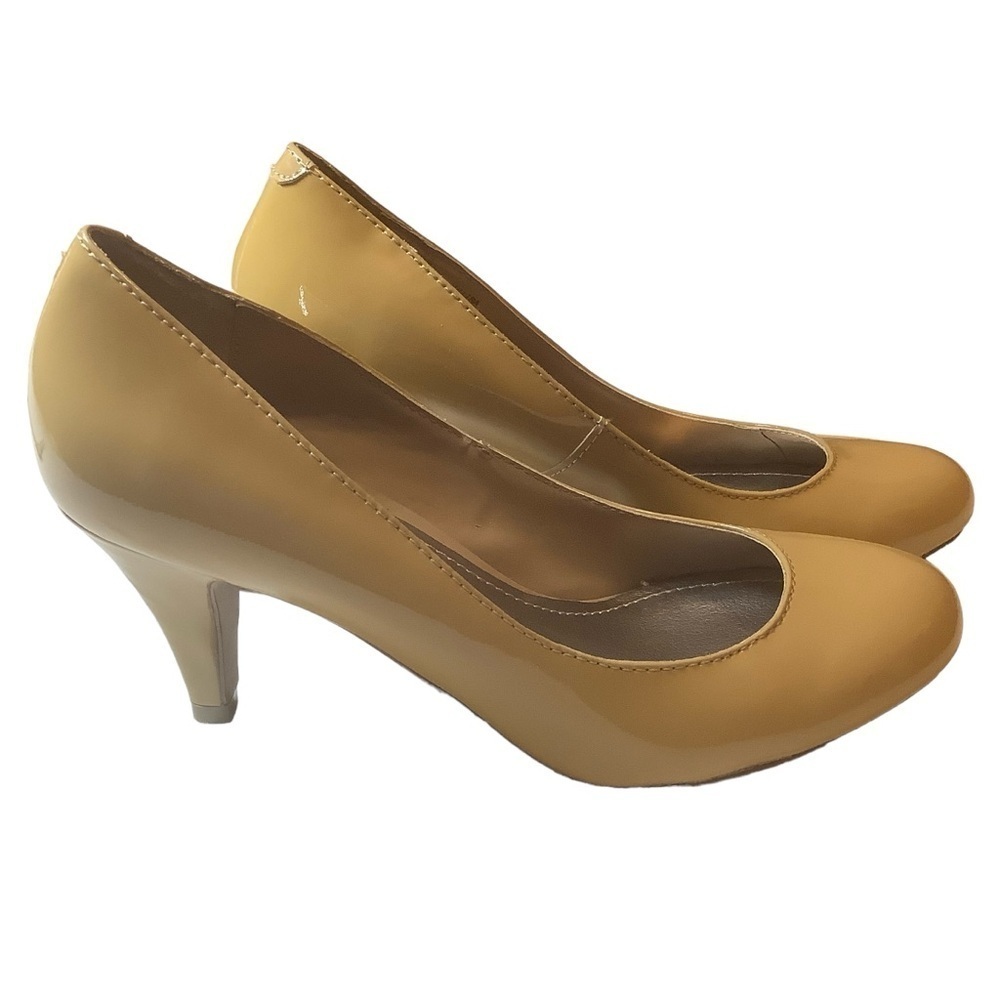 STEVE MADDEN YELLOW SLIP-ON STYLE HIGH HEELS ULLTRA LEATHER/ Size 6M